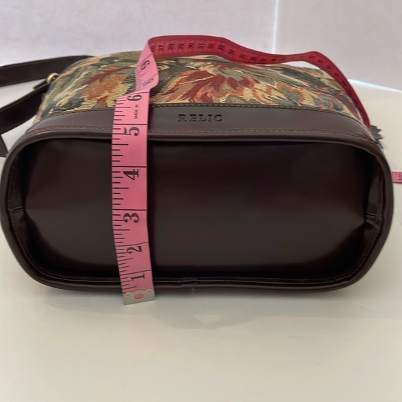 RELICđ Tapestry Bucket Shoulder Bag relic by fossil Messenger with Leaf Charm - Picture 5 of 16